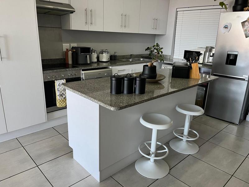 To Let 2 Bedroom Property for Rent in Island View Western Cape